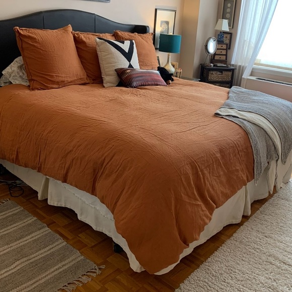 CB2 EUROPEAN FLAX™-CERTIFIED LINEN COPPER EURO SHAMS and KING DUVET cover - Picture 4 of 4